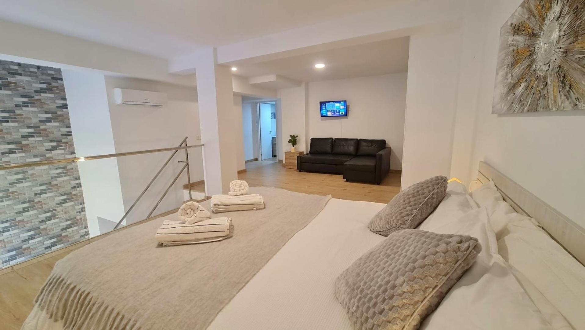 Appartement Duplex Huelin I & *